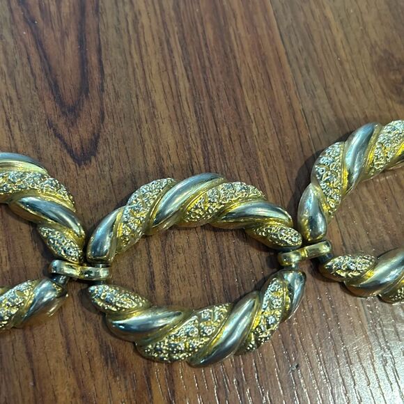 Vintage large heavy gold oval circle chain belt Lionshead